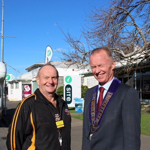 Harry Davy and Mayor Ross Dunlop