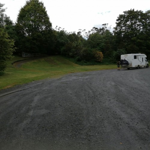 Wide area to park on side of road