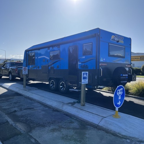 2 dump slots on both sides of the bay