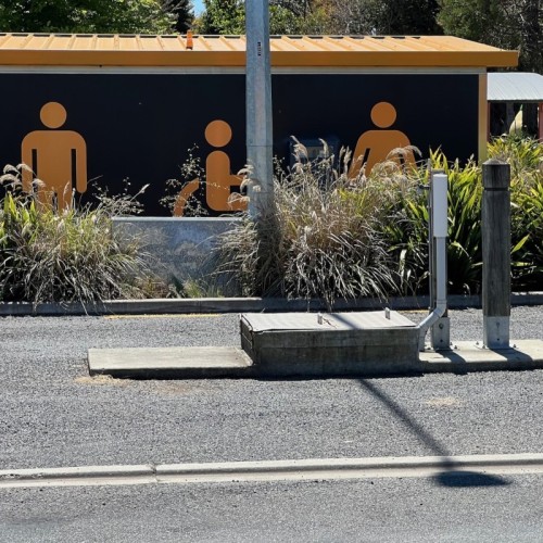 Draining grey water over the 28 cm lip may be difficult for some.