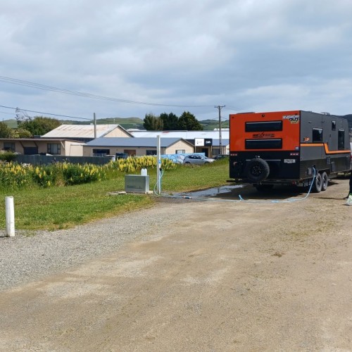 Loads of space very high pressure water so quick to fill